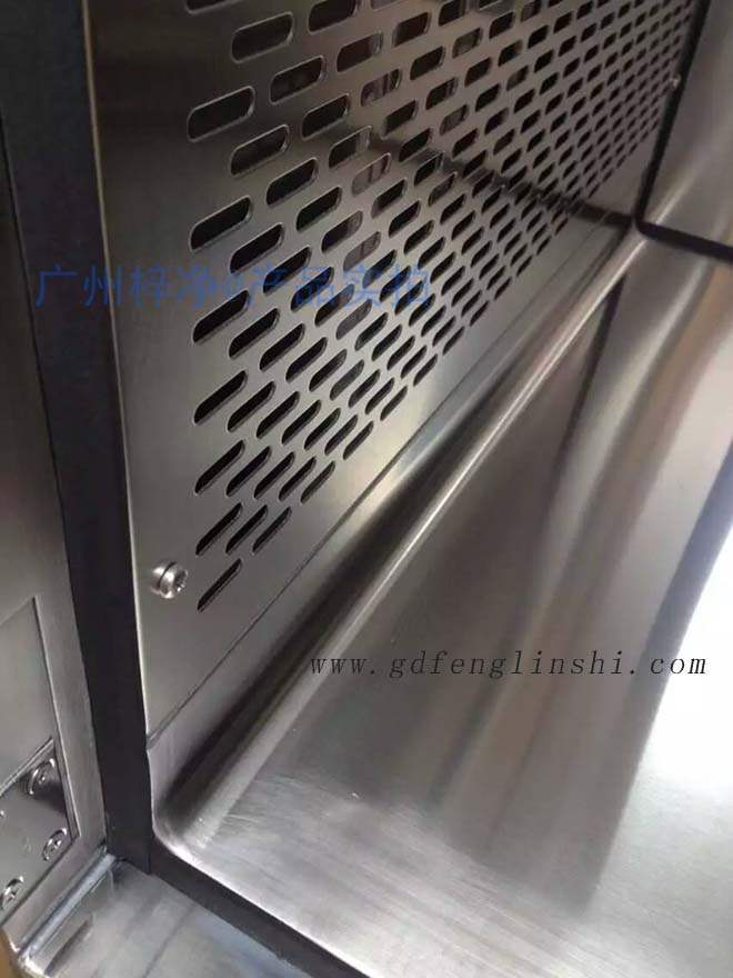 百級層流傳遞窗內外雙層殼體，內部四周圓弧處理，保證無縫隙連接；