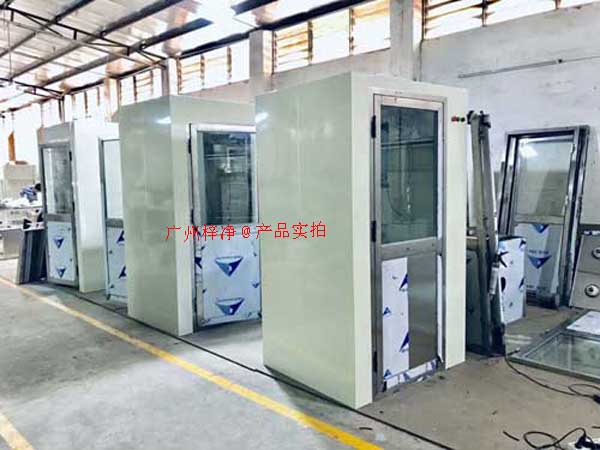 在工業(yè)生產(chǎn)過(guò)程中，風(fēng)淋室作為一種重要的凈化設(shè)備