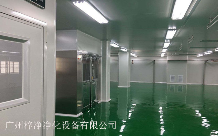 風(fēng)淋室在緩沖間的正確放置位置對于潔凈室的整體效果至關(guān)重要。 風(fēng)淋室在緩沖間的正確放置位置對于潔凈室的整體效果至關(guān)重要。