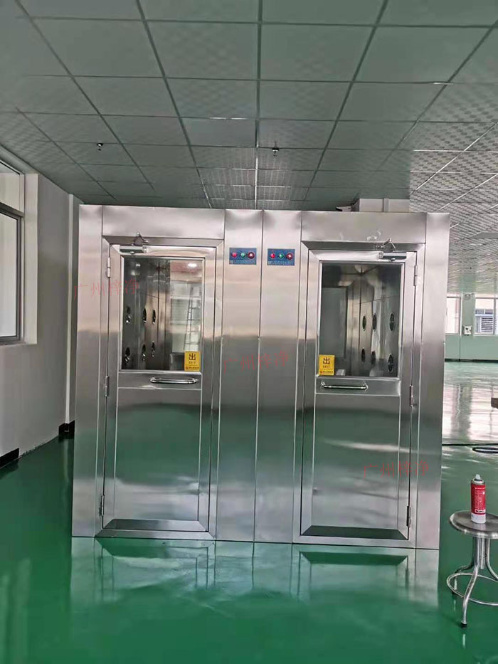 風淋室作為凈化車間的必備設備 風淋室作為凈化車間的必備設備