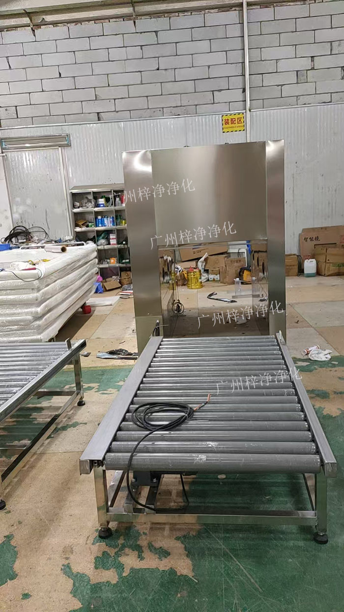 自動門層流傳遞窗可配合輸送線兩端設有自動門,實現物品的自動進出,減少人工操作。 自動門層流傳遞窗可配合輸送線兩端設有自動門,實現物品的自動進出,減少人工操作。