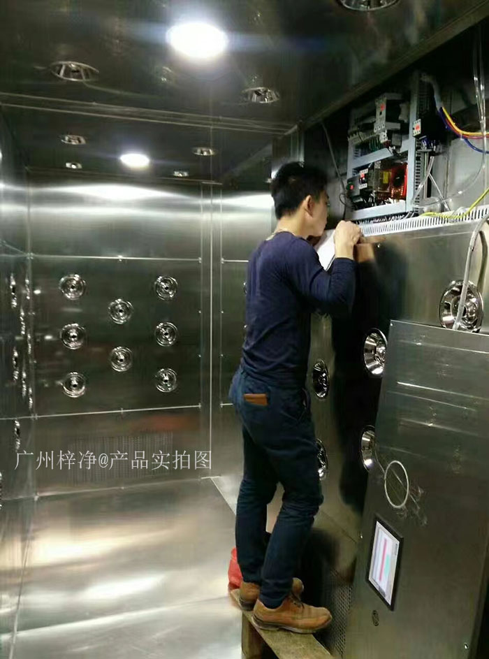 檢查風淋室控制器是否損壞，按鈕是否失靈。