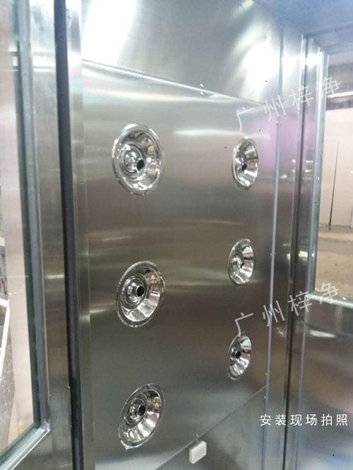 凈化風淋室工作區照片 凈化風淋室工作區照片